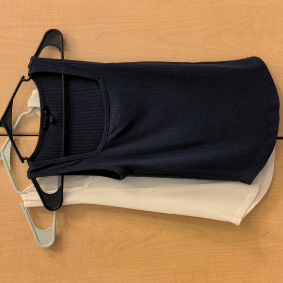 Banana Republic tanks 🛍️BOGO $10 Items - Picture 1 of 6